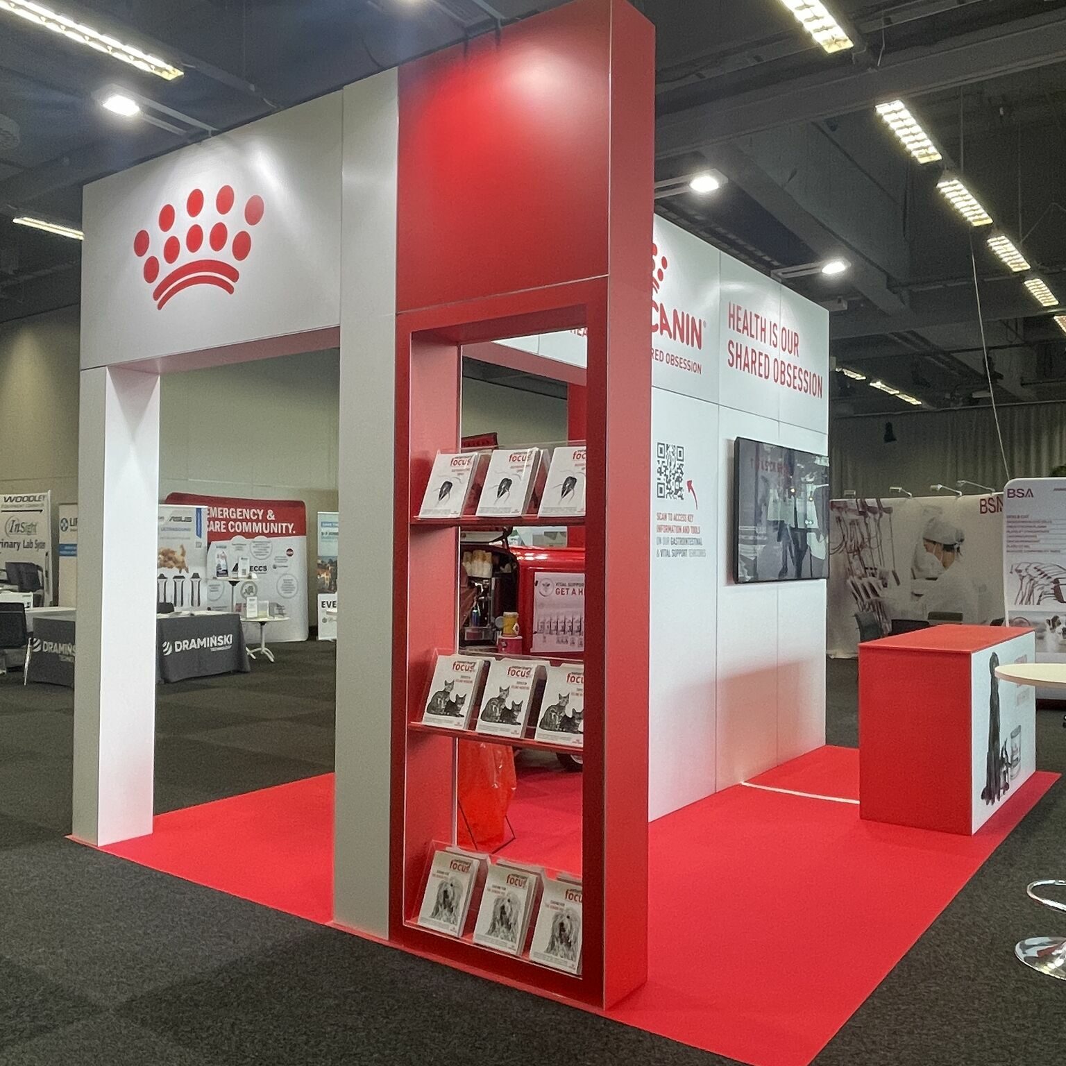 Congrès EVECC à Göteborg : construction du stand pour Royal Canin