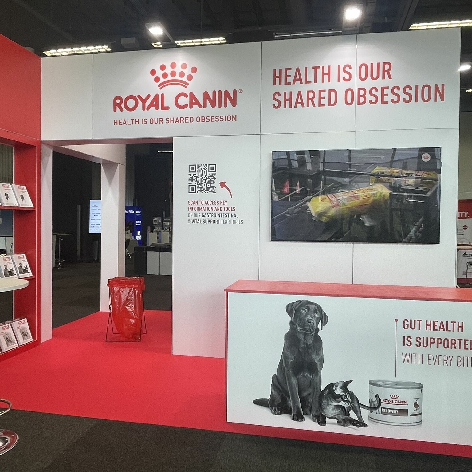 Congrès EVECC à Göteborg : construction du stand pour Royal Canin